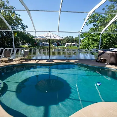 Charming Home W Private Heated Pool & Hot Tub